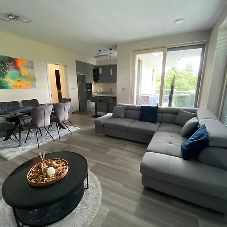 Modern Living In 2 布达佩斯