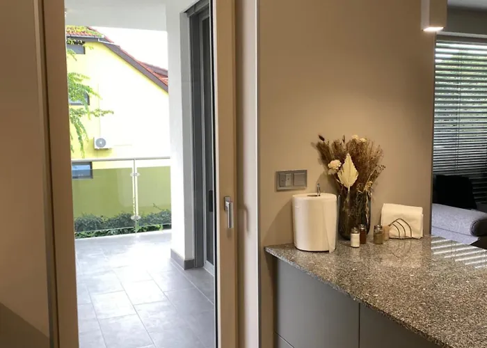 아파트 Modern Living In 2